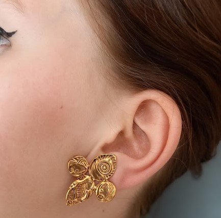 Boucles d'oreille clip en métal doré 32 €