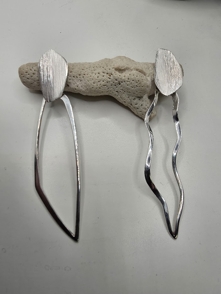 85 € La paire

Bijoux d'oreille asymétriques en argent

( peut être vendu à l'unité)

45 € L'unité