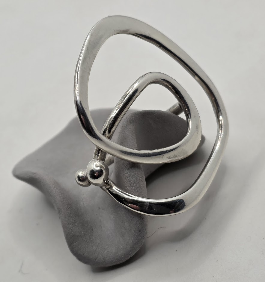 130 €

Bague argent sterling

5CM X 5 CM