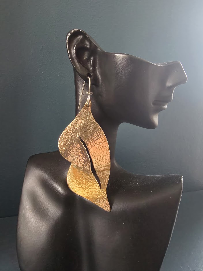 48 €

BOUCLE UNIQUE EN LAITON BRUT martelé

TIGE ARGENT

longueur 10 CM ENVIRON