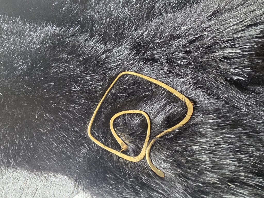 45 €

Broche laiton

6,5 CM X7 CM